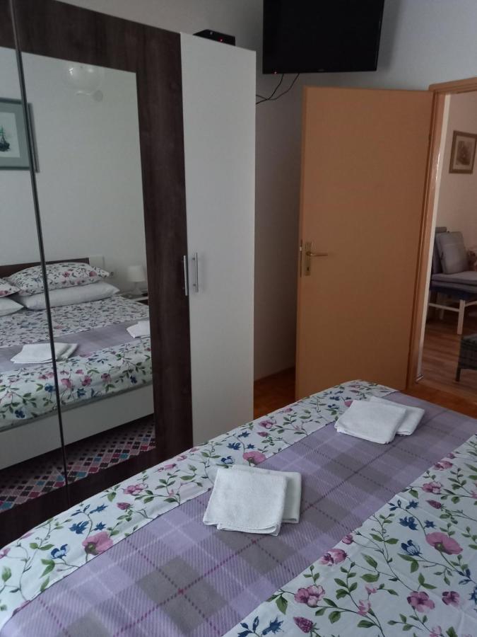 Oaza Lägenhet Ražanac Exteriör bild
