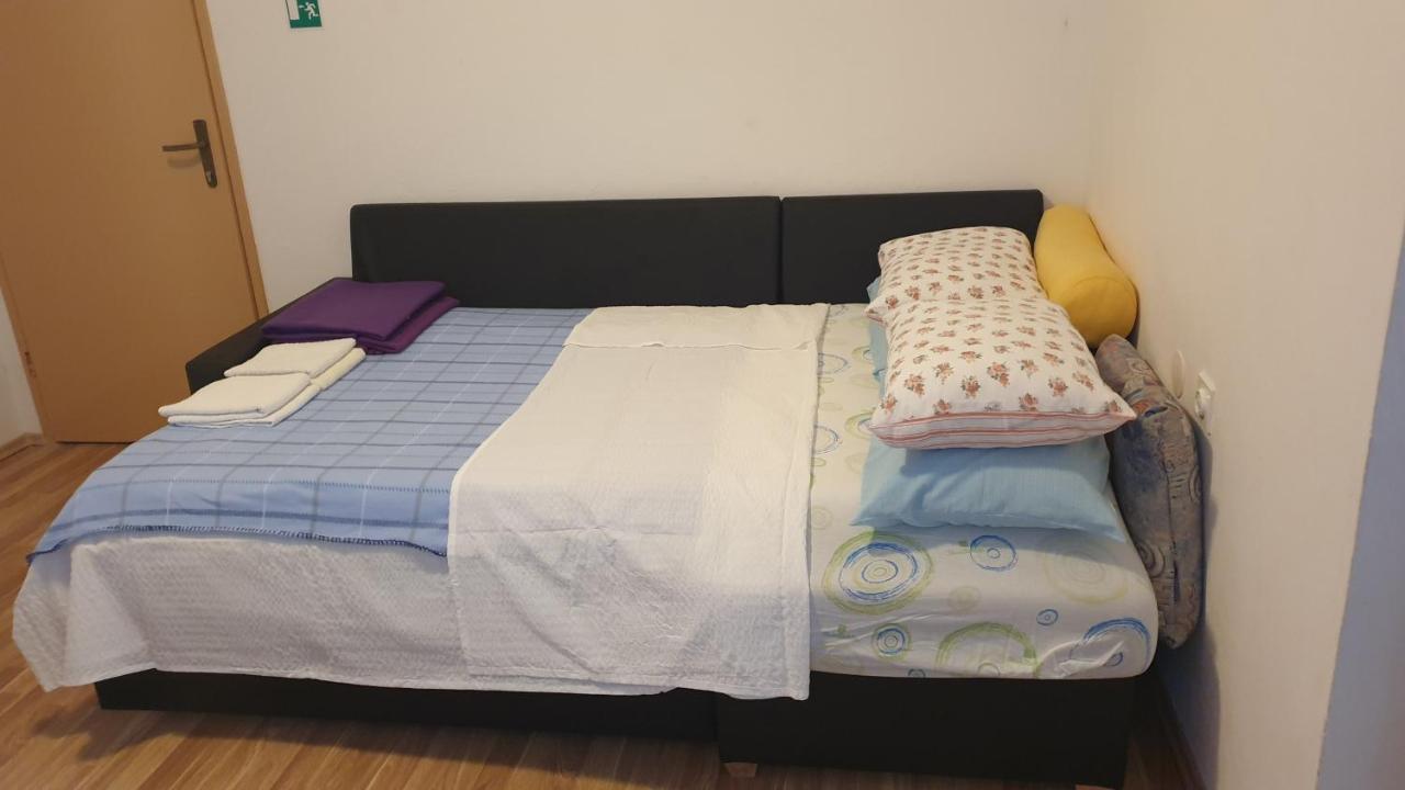 Oaza Lägenhet Ražanac Exteriör bild