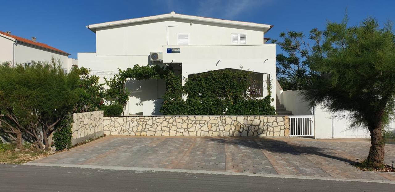 Oaza Lägenhet Ražanac Exteriör bild